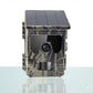 Caméra de chasse solaire avec design camouflage et panneau solaire intégré. Solution autonome idéale pour surveiller la faune sans besoin de recharge fréquente.
