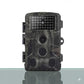 Caméra infrarouge animaux au design camouflage, équipée de multiples LED pour la vision nocturne. Idéale pour capturer des images de la faune sauvage, même dans l’obscurité totale.