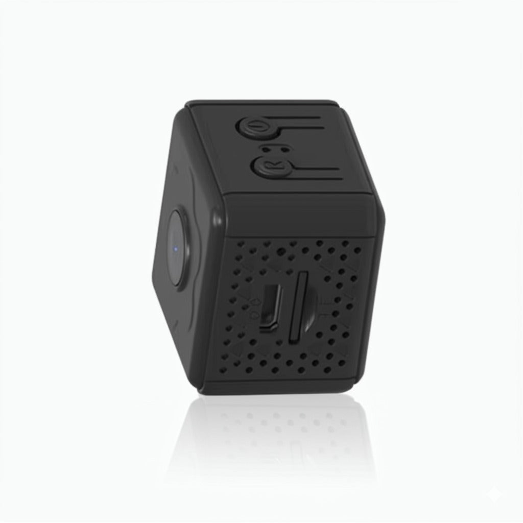 Mini caméra espion invisible en forme de cube noir, discrète et compacte, avec port USB et emplacement carte microSD pour une surveillance facile et portable.