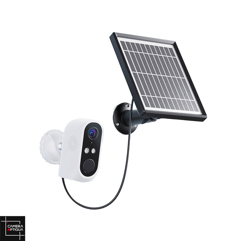 Assurez la sécurité de votre propriété avec cette caméra de surveillance extérieure sans fil et alimentée par panneau solaire de chez Camera-Optiqua
