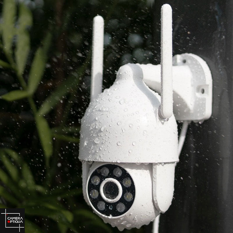 Protégez votre domicile avec la Camera Wifi Exterieur de Camera-Optiqua, conçue pour une utilisation extérieure, surveillance en temps réel et enregistrement vidéo.
